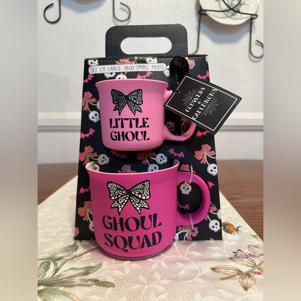 Cobwebs & Cauldrons Mugs set
